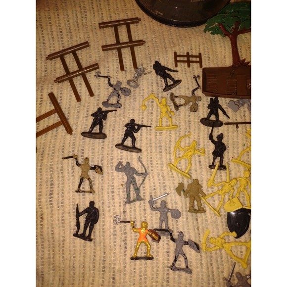 Toys Are Us True Heros Mixed Lot, Soldier, Pirates Boat Trees Action Figures VTG - Picture 2 of 4